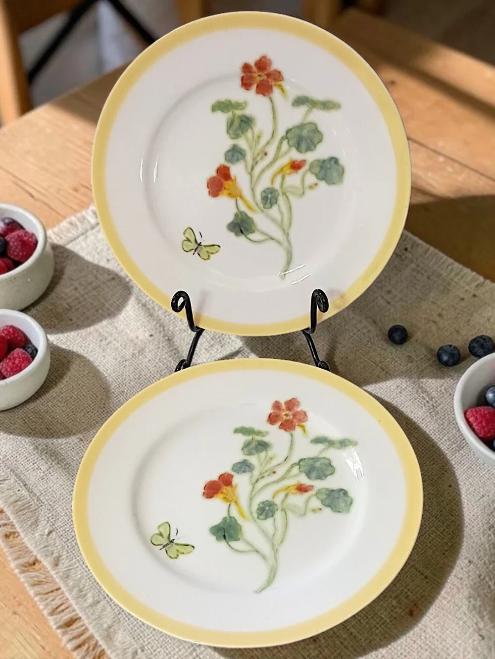 2 Williams Sonoma Flowering Herbs Salad Plates Purple Herb Flowers Nasturtium